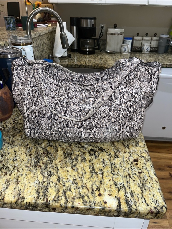 Hammitt Handbags - EUC Authentic Hammitt Ferris Hobo in Daisy Snake Print Embossed Leather Handbag.